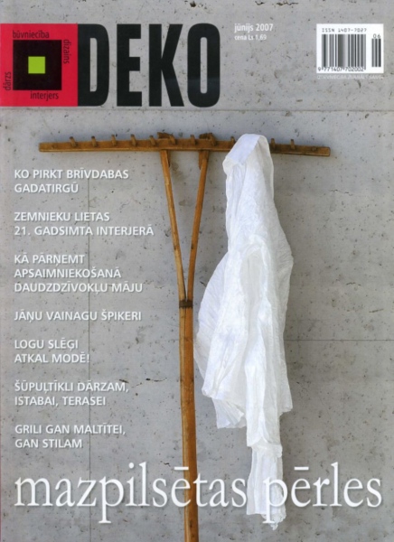 The cover photo on the theme - old things in a modern interior. Photo Gvido Kajons